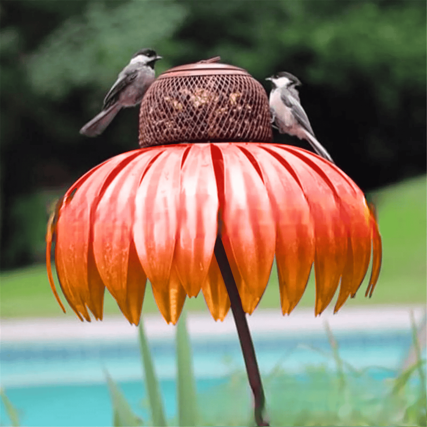Mangiatoia per Uccelli in Metallo Design Girasole con Petali Rosa