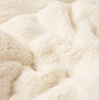 SoftHug Luxury Fleece Blanket — Soft, Warm & Machine Washable 13