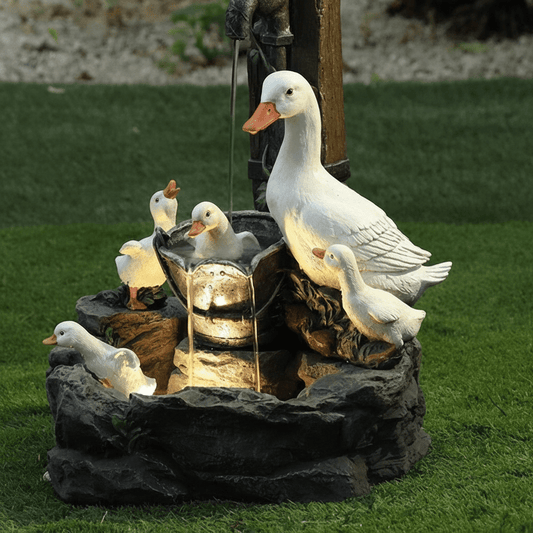 Fontana Solare da Giardino con Anatra e Scoiattolo