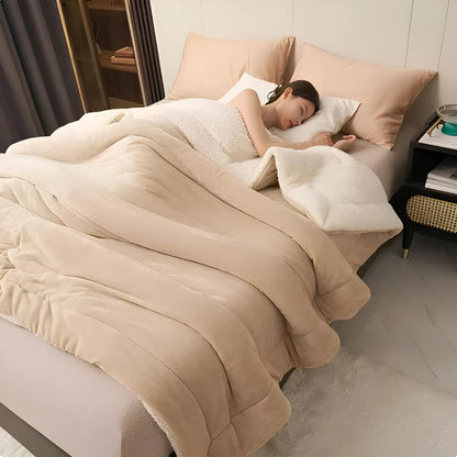 SoftHug Luxury Fleece Blanket — Soft, Warm & Machine Washable 1