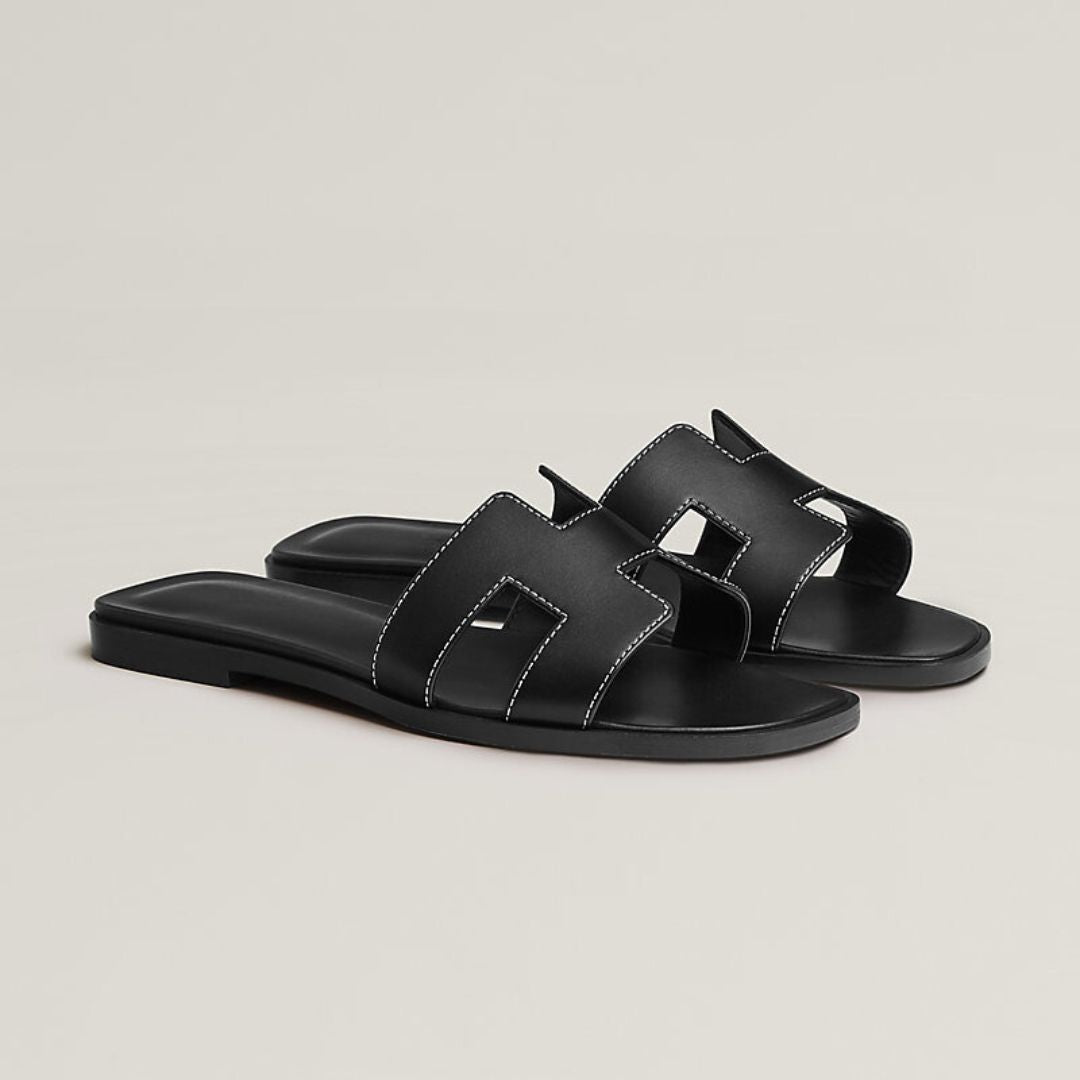 Sandali Piatti in Pelle Bianca con Design Cut-Out e Suola in Legno