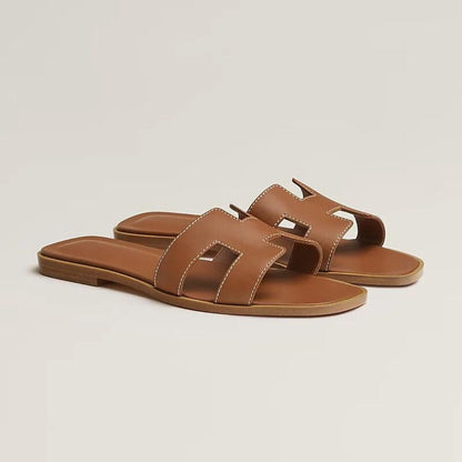 Sandali Piatti in Pelle Bianca con Design Cut-Out e Suola in Legno