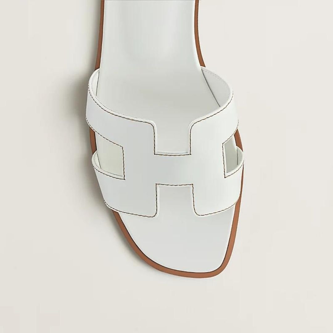 Sandali Piatti in Pelle Bianca con Design Cut-Out e Suola in Legno