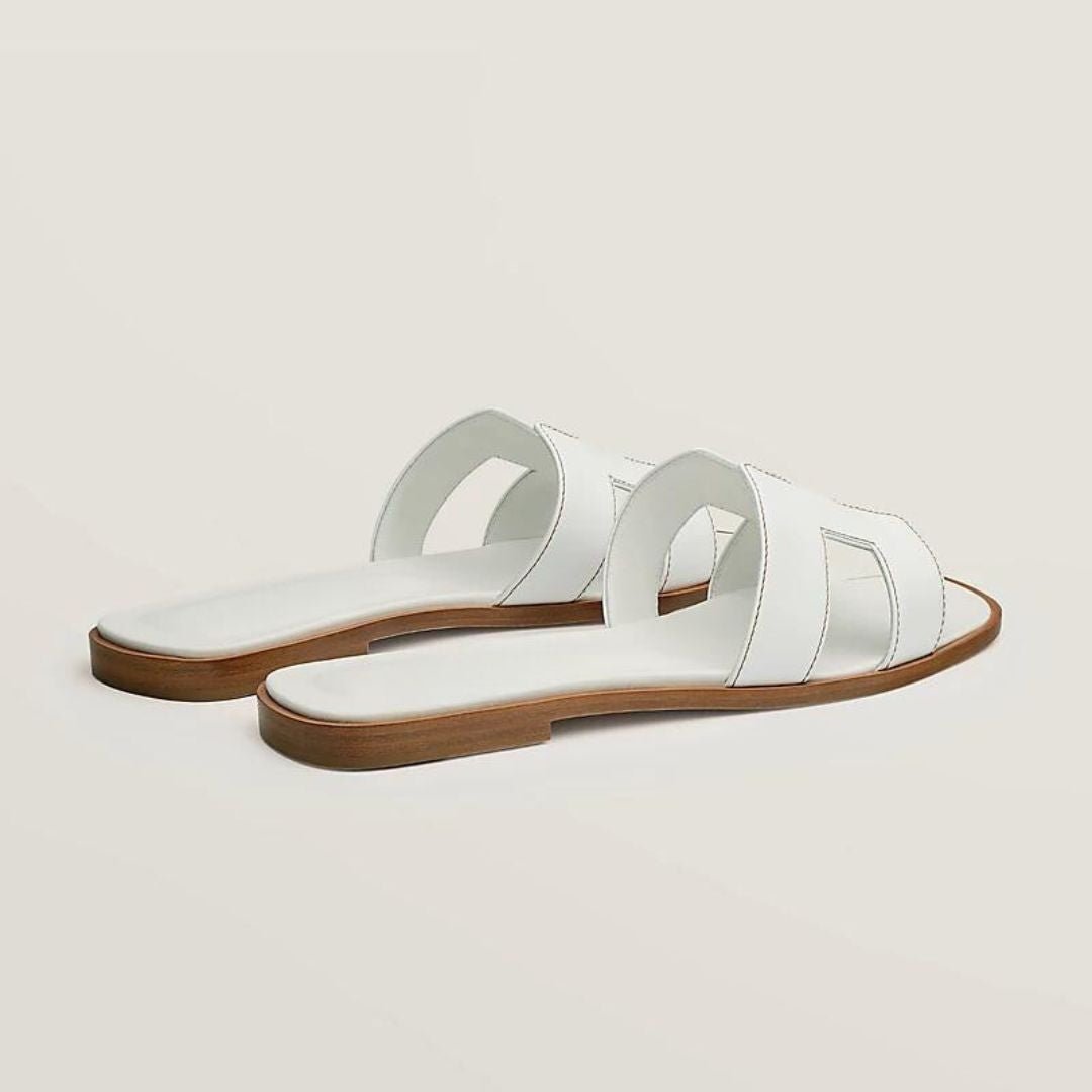 Sandali Piatti in Pelle Bianca con Design Cut-Out e Suola in Legno