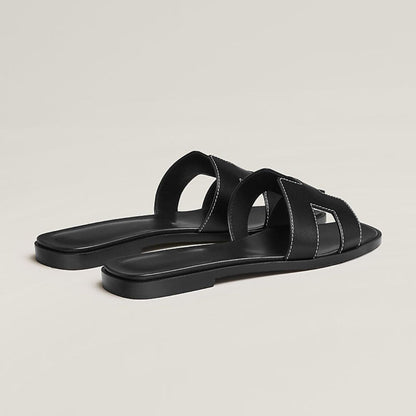 Sandali Piatti in Pelle Bianca con Design Cut-Out e Suola in Legno