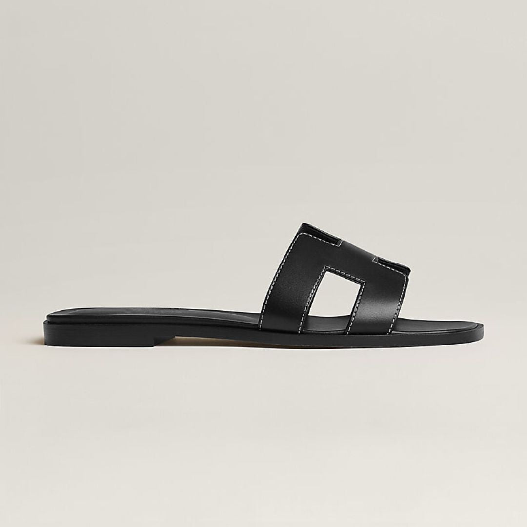 Sandali Piatti in Pelle Bianca con Design Cut-Out e Suola in Legno