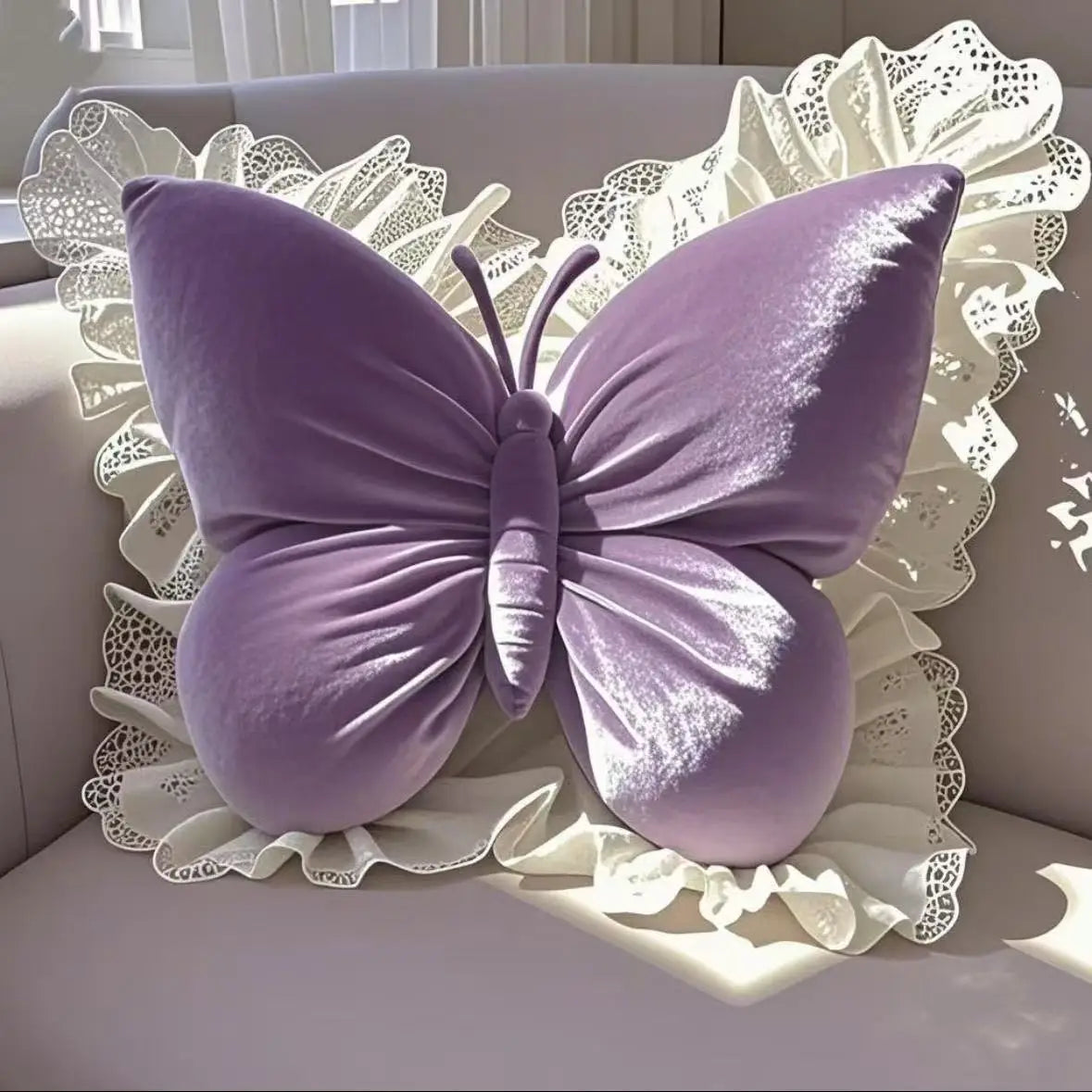 Cuscino a Farfalla in Peluche con Merletto - Luna Plush