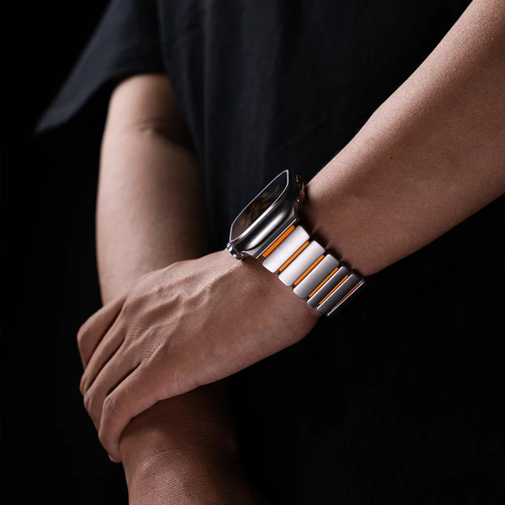 Aurex Titanium Band per Apple Watch con Chiusura Magnetica