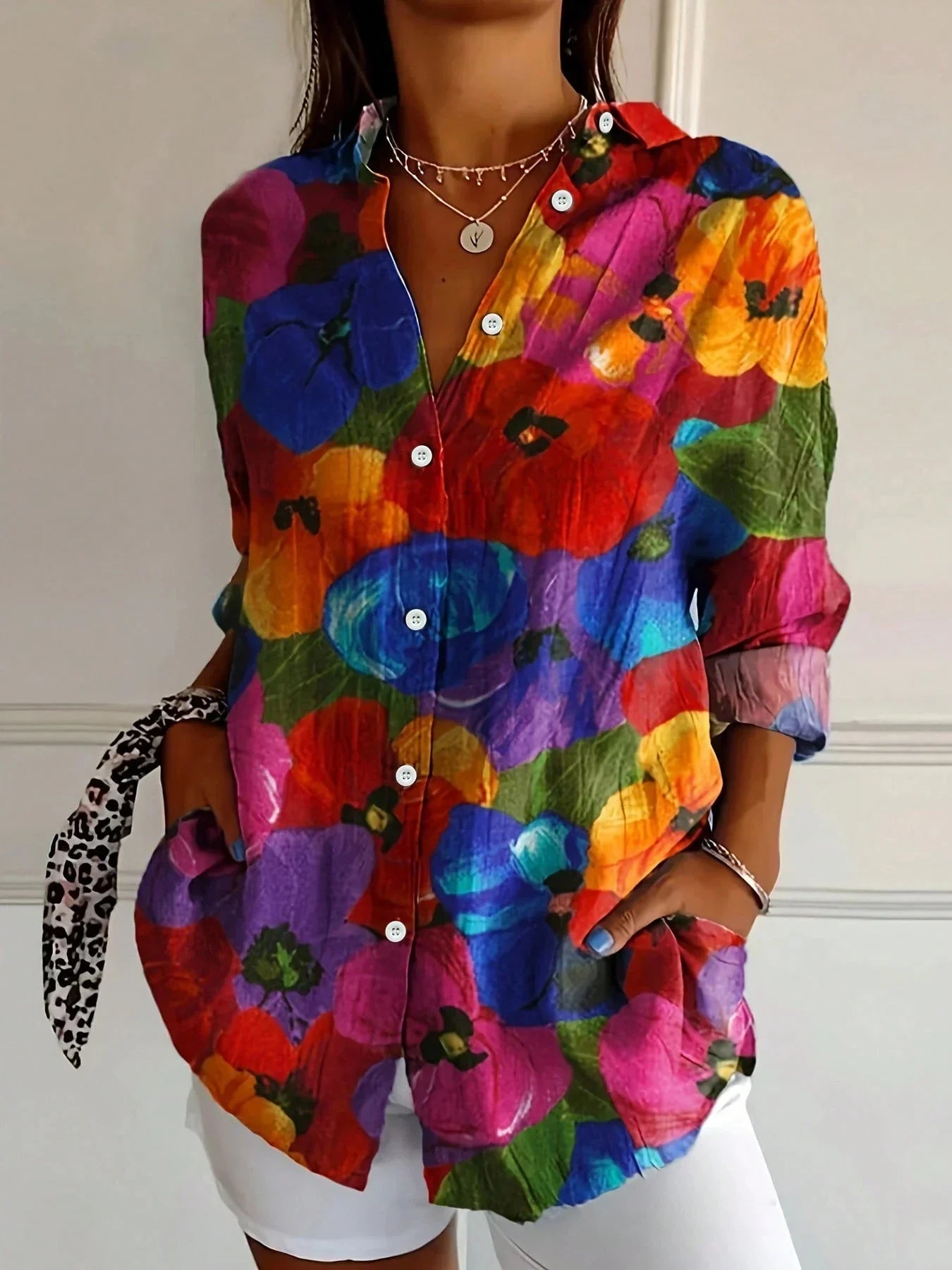 Blusa Colorata con Stampa Vivace e Vestibilità Morbida