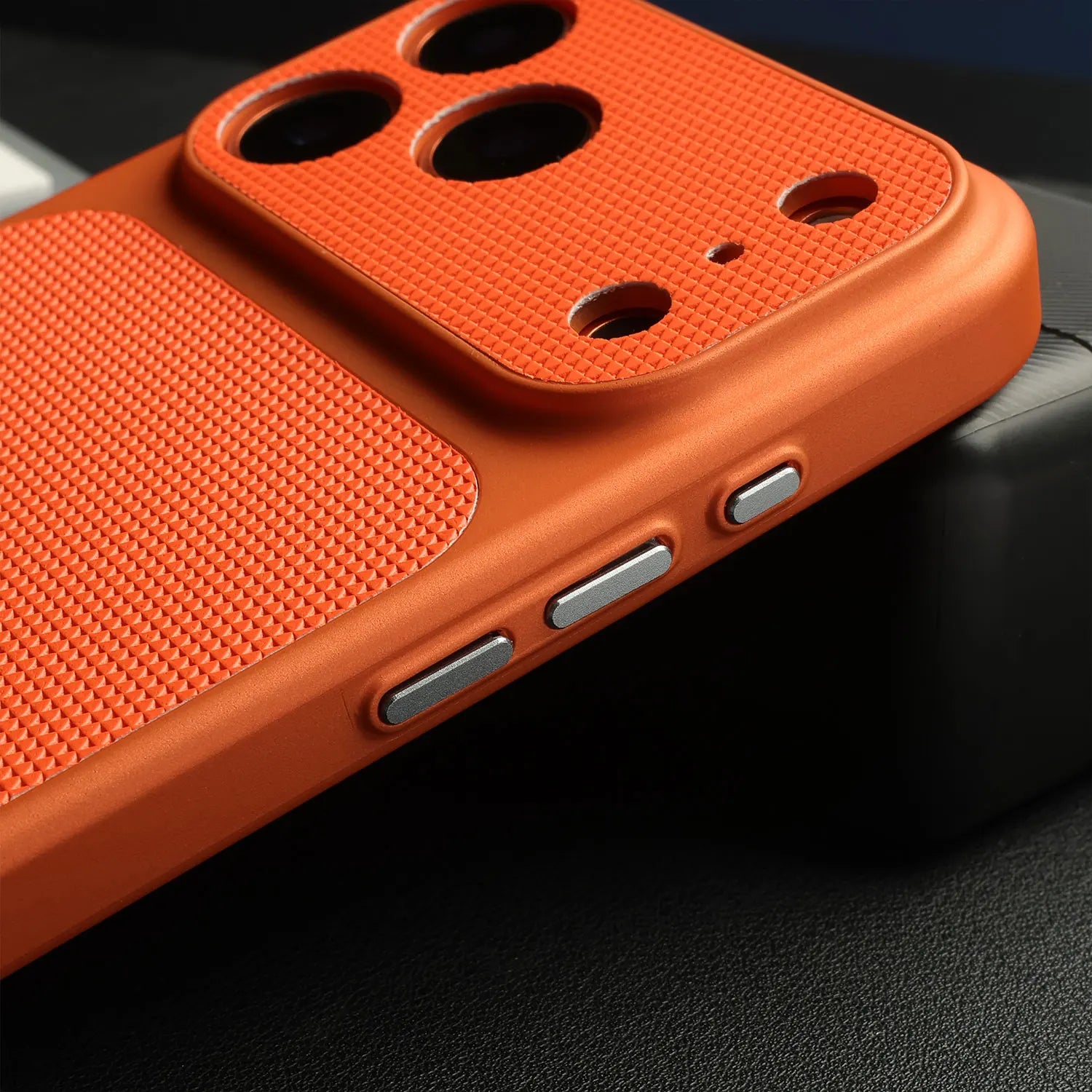 Cover iPhone in Pelle Ibrida con MagSafe e Protezione Obiettivo