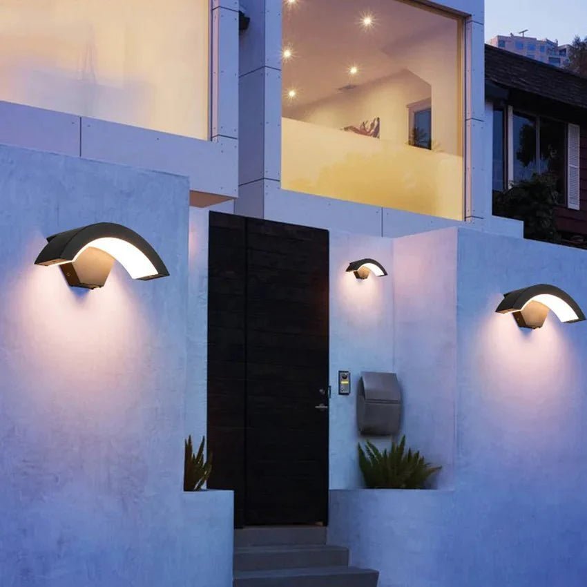 Lampada da Parete LED Curva con Sensore di Movimento Esterno IP65