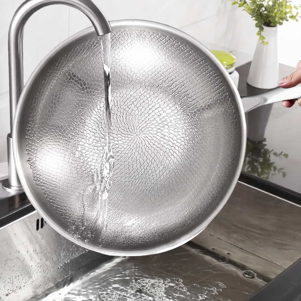 Hammered Titanium Alloy Frying Pan with Tempered Glass Lid 4