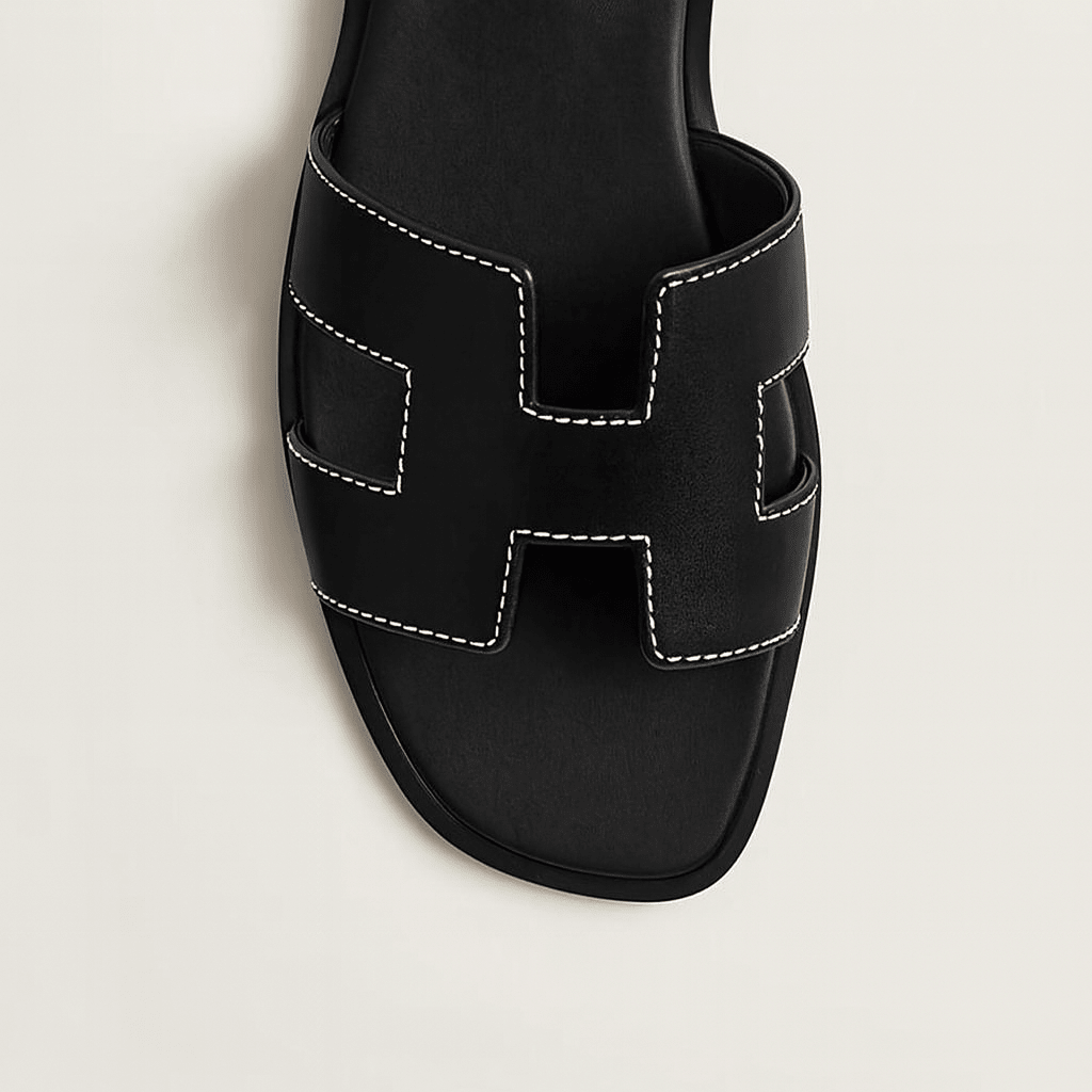 Sandali Bassi in Pelle con Cinturino Cut Out