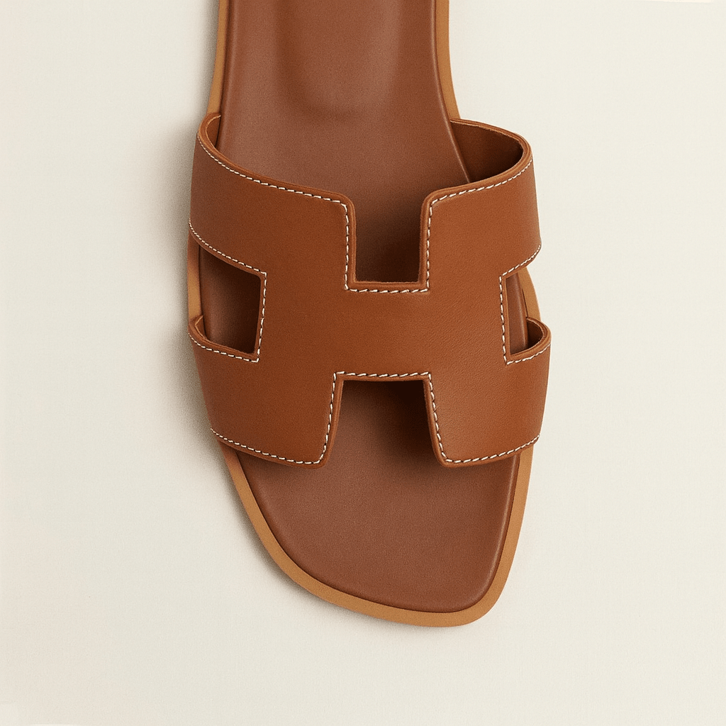 Sandali Bassi in Pelle con Cinturino Cut Out